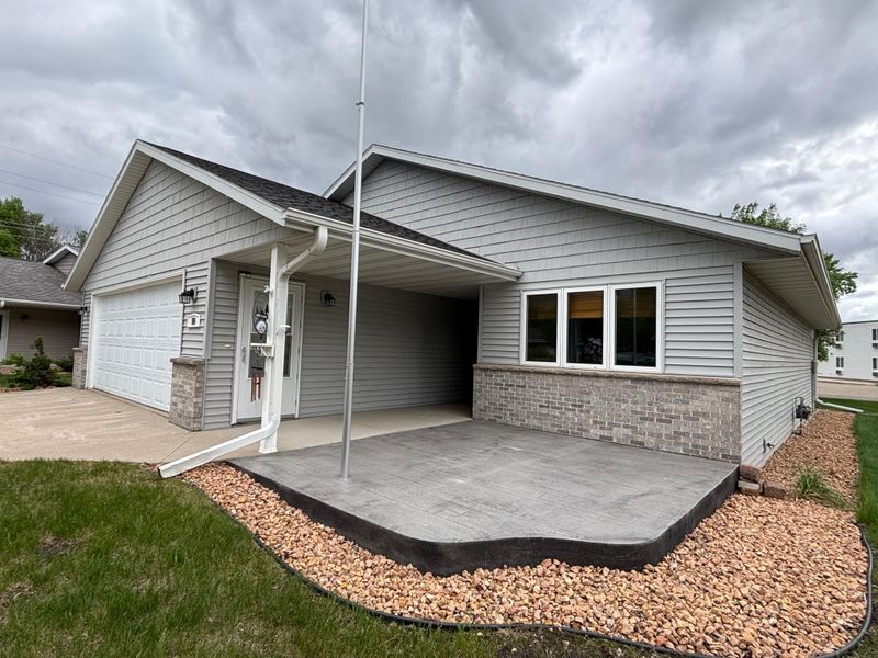 10 Townhouse Rd, Morris, MN 56267