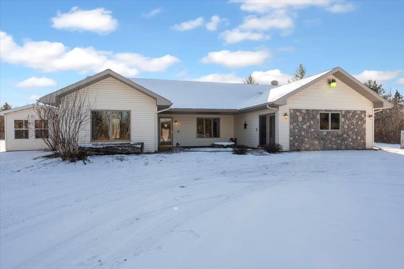 4207 S Kellogg Rd, South Range, WI 54874
