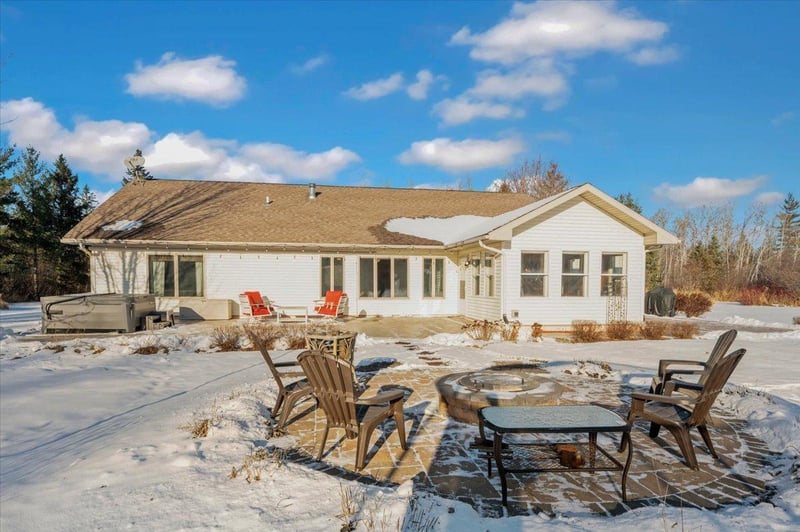 4207 S Kellogg Rd, South Range, WI 54874