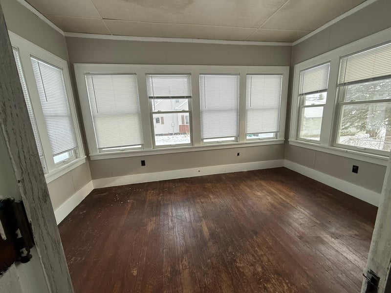 407 E 2nd St, Delavan, MN 56023