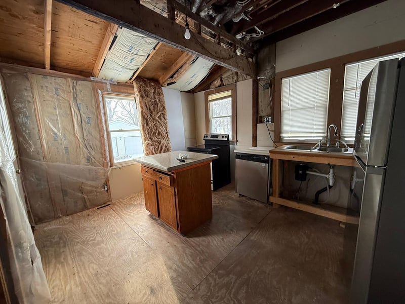 407 E 2nd St, Delavan, MN 56023