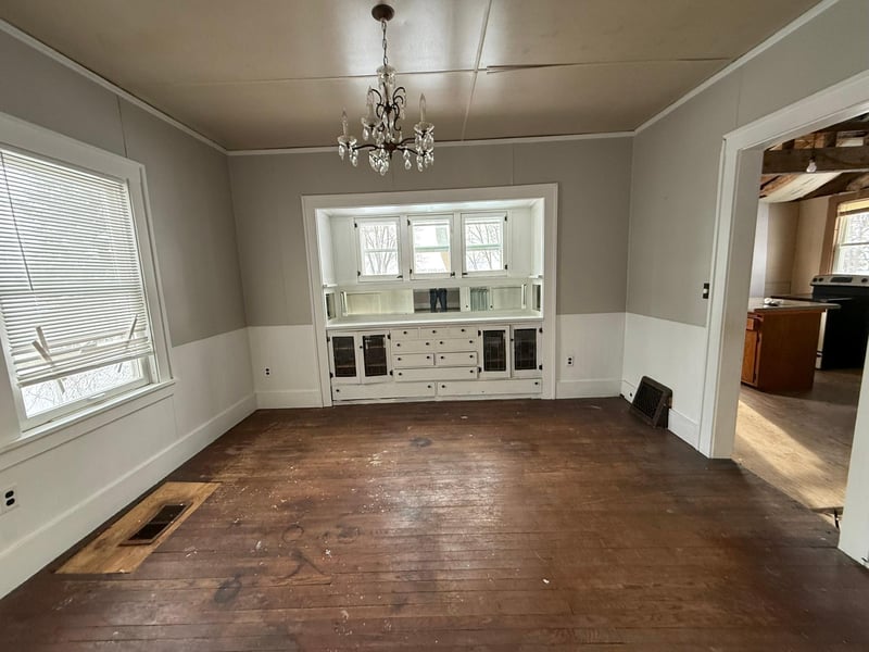 407 E 2nd St, Delavan, MN 56023