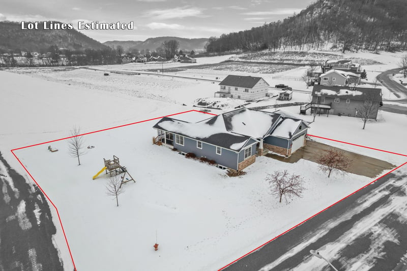 175 Sweetwater Dr, Rollingstone, MN 55969