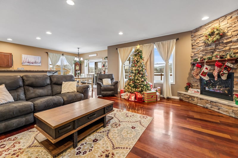 175 Sweetwater Dr, Rollingstone, MN 55969