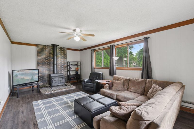 512 W 76th St, Chanhassen, MN 55317