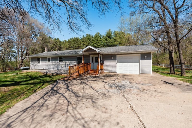 W5456 County Road V, Durand, WI 54736