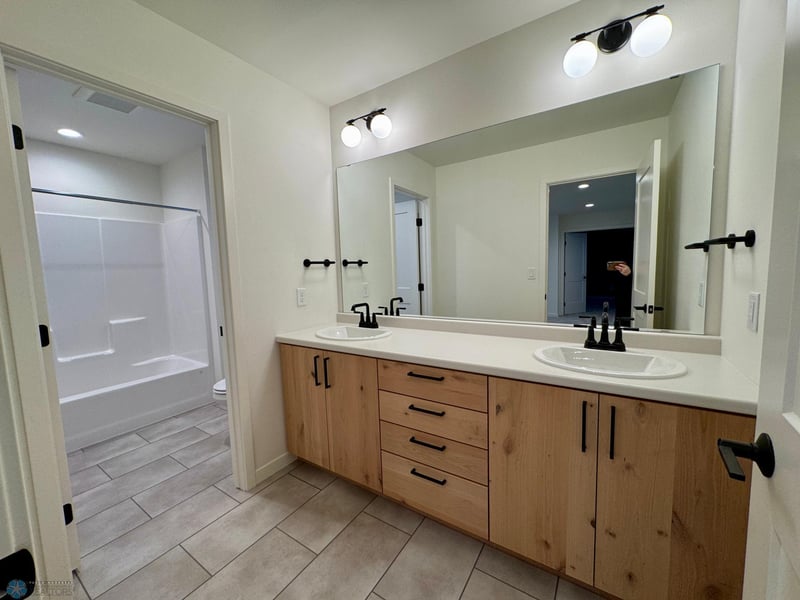 4806 4th St S, Moorhead, MN 56560