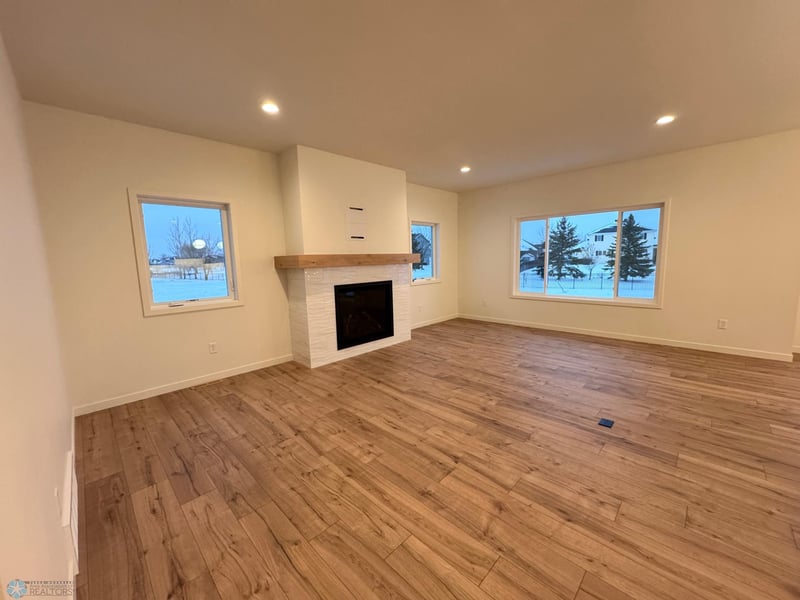 4806 4th St S, Moorhead, MN 56560