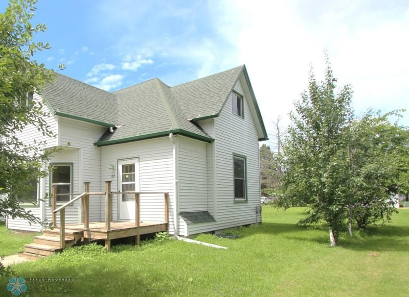 128 4th St E, Halstad, MN 56548