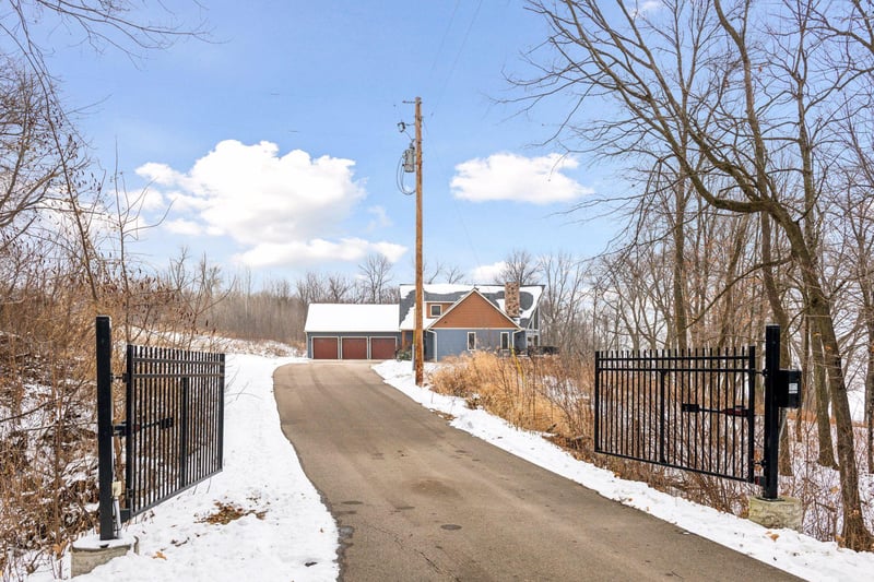 6820 French Lake Ct, Faribault, MN 55021
