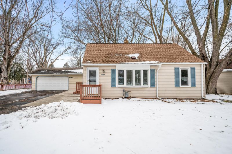 5353 Jackson Dr, North Saint Paul, MN 55112