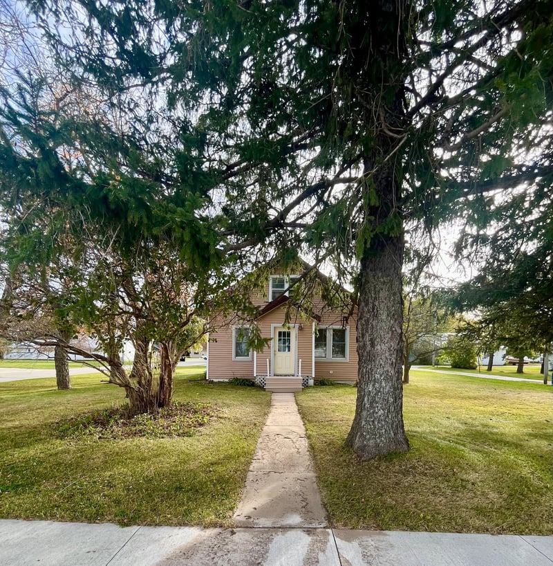 301 Main St, Ostrander, MN 55961