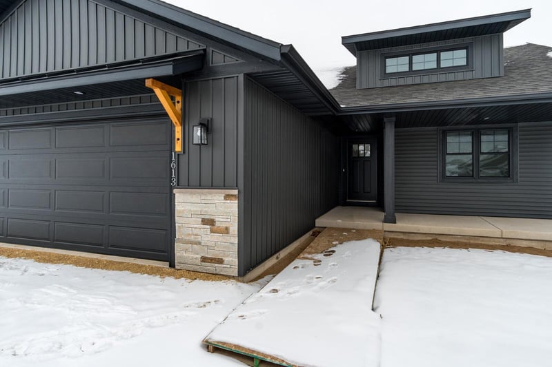 1613 Fox Glove St, Holmen, WI 54636