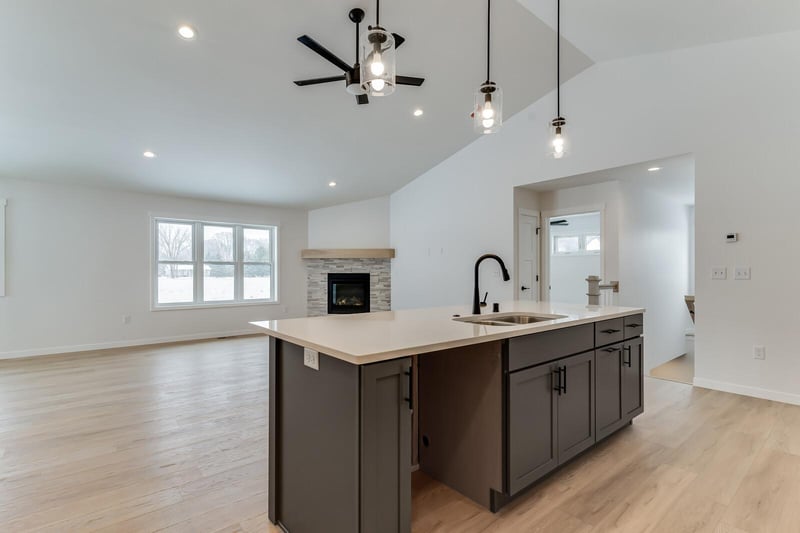 1613 Fox Glove St, Holmen, WI 54636