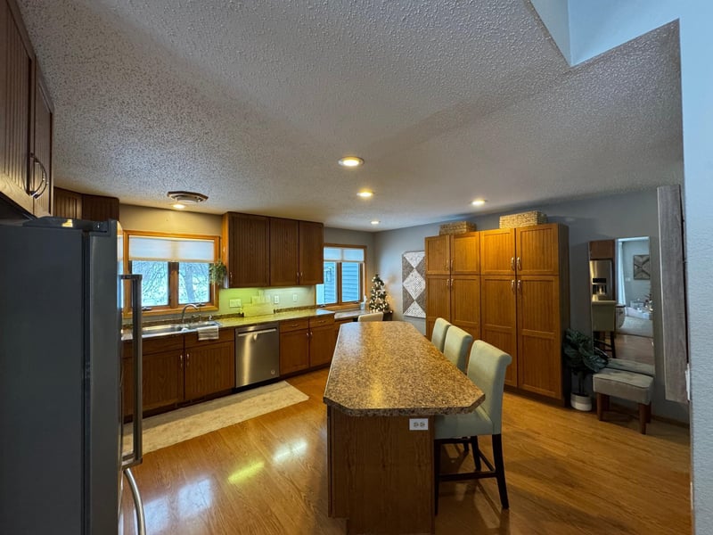 22773 Oak Hill Dr, Spring Valley, MN 55975