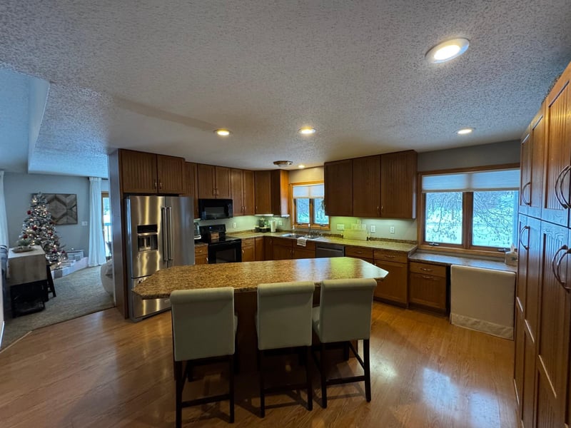 22773 Oak Hill Dr, Spring Valley, MN 55975