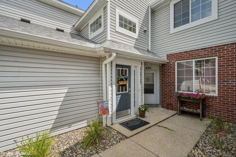 11717 Ryan Cir #1203, Burnsville, MN 55337
