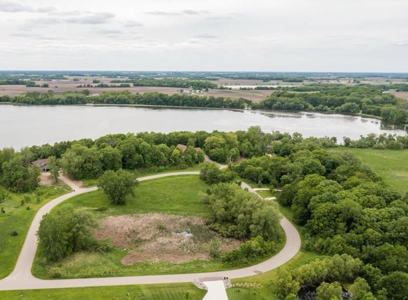 37739 Greenleaf Dr, Montgomery, MN 56069