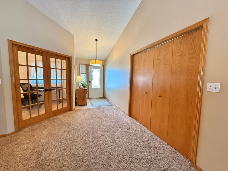 1909 Nelson Dr, Thief River Falls, MN 56701