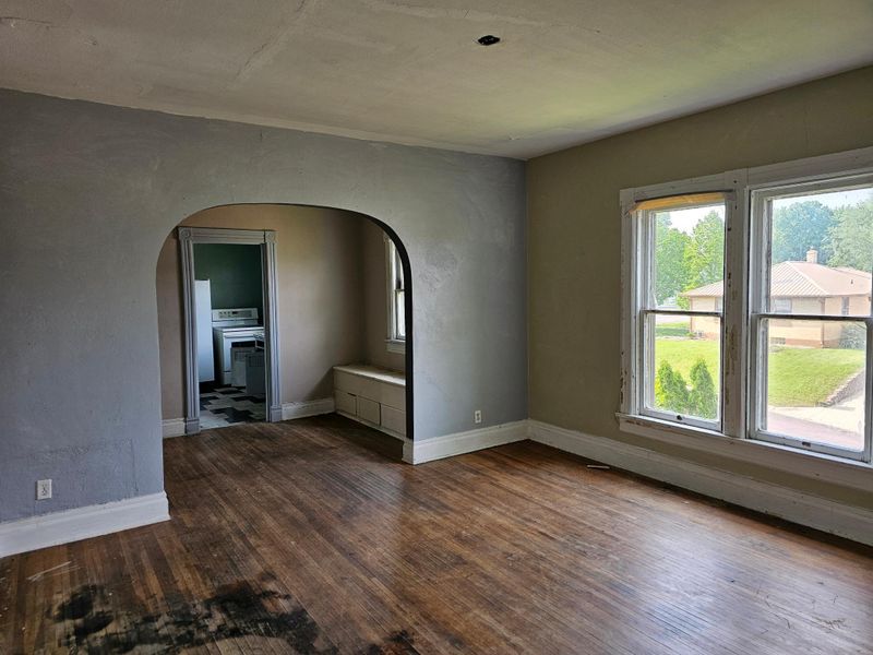 113 5th St, Jackson, MN 56143