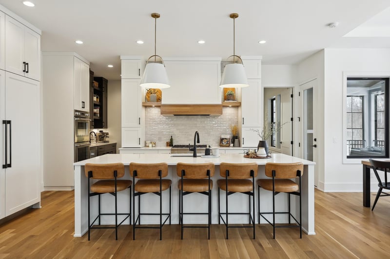 18320 Priory Ln, Minnetonka, MN 55345