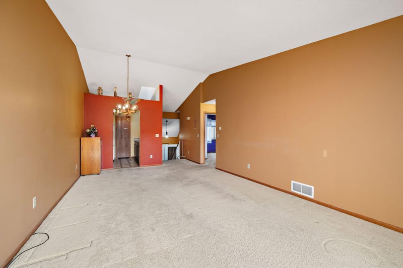 555 Skillman Ave E, Maplewood, MN 55117