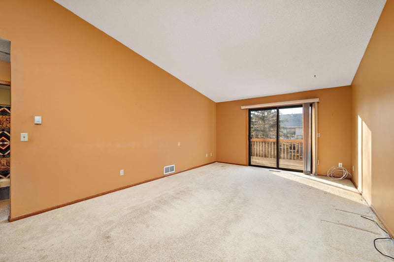 555 Skillman Ave E, Maplewood, MN 55117