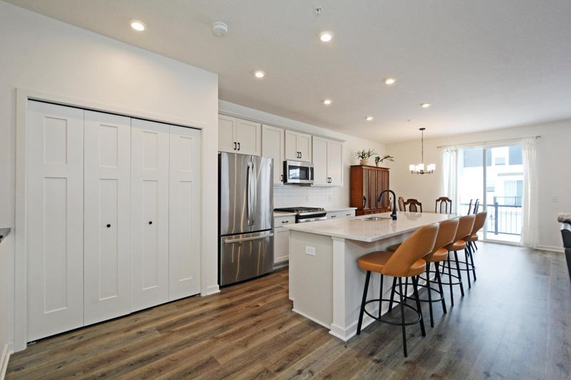 8698 London Cir NE #E, Blaine, MN 55449