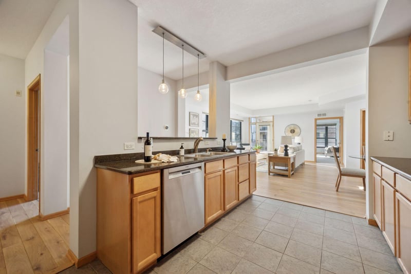 825 Berry St #212, Saint Paul, MN 55114