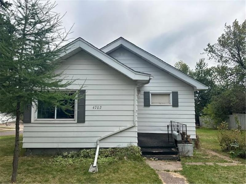 4702 W 8th St, Duluth, MN 55807