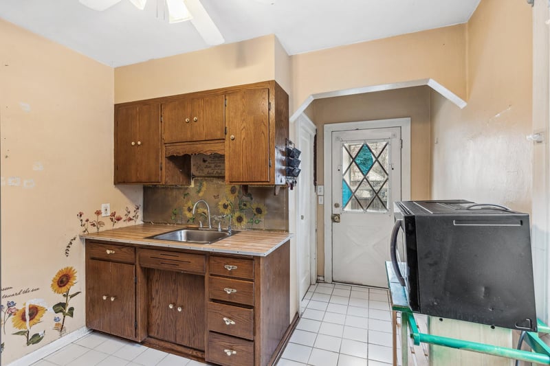 101 Kenwood Dr E, Maplewood, MN 55117