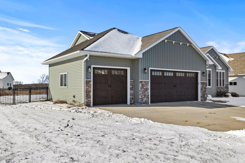 3995 High View Dr, Eau Claire, WI 54703