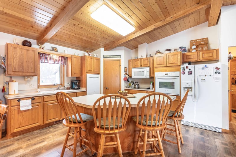 702 Meeker Ct NW, Evansville, MN 56326