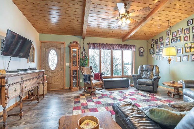 702 Meeker Ct NW, Evansville, MN 56326