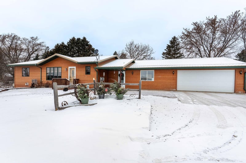 702 Meeker Ct NW, Evansville, MN 56326