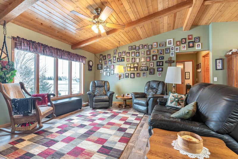 702 Meeker Ct NW, Evansville, MN 56326