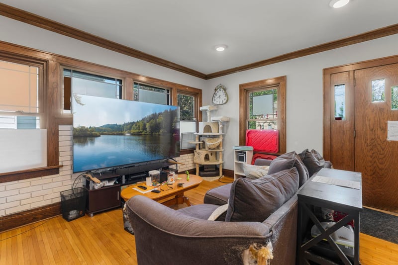 709 10th St NE, Austin, MN 55912
