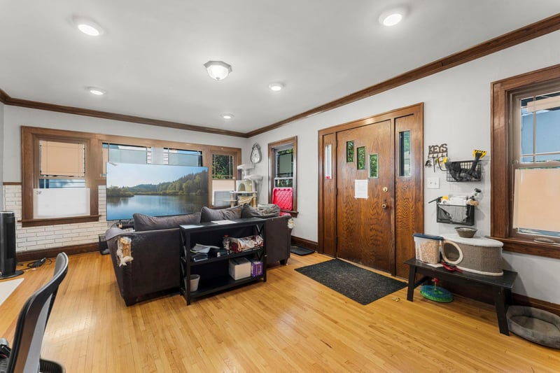 709 10th St NE, Austin, MN 55912