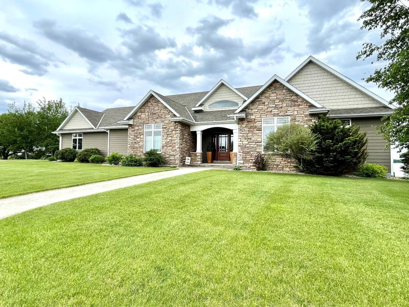 31341 297th St, Worthington, MN 56187