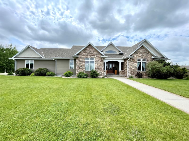 31341 297th St, Worthington, MN 56187