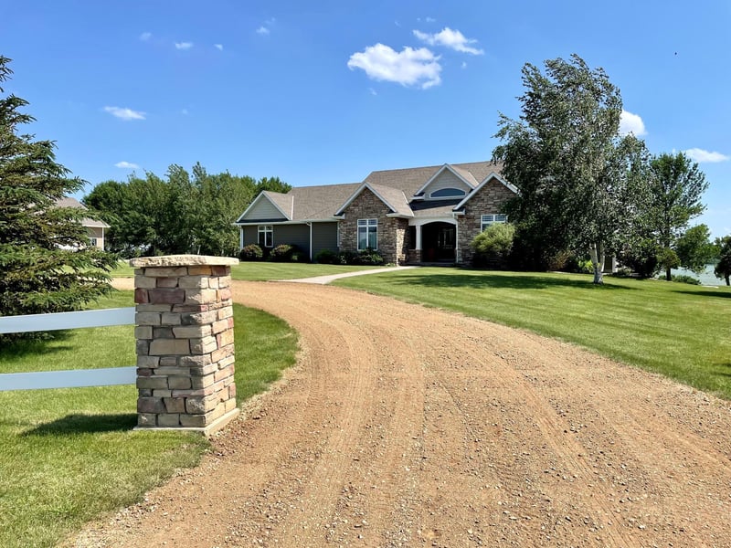31341 297th St, Worthington, MN 56187