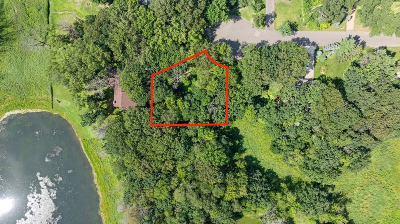 170 Bevins Ln, Mahtomedi, MN 55115