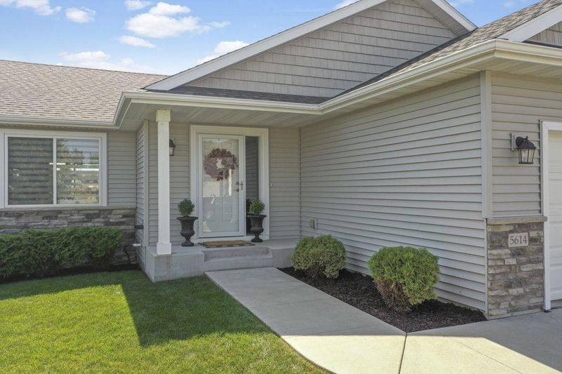 5614 King Arthur Rd NW, Rochester, MN 55901