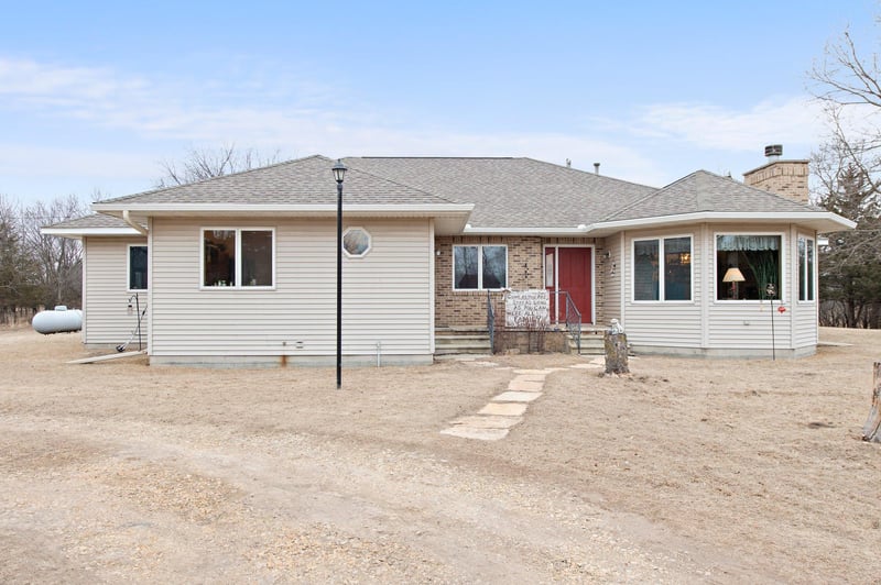 23600 Alray Dr, Mankato, MN 56001