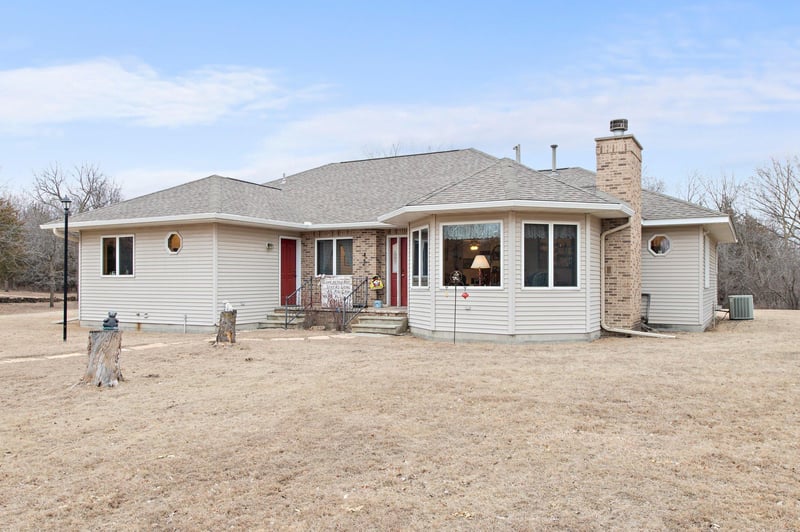 23600 Alray Dr, Mankato, MN 56001