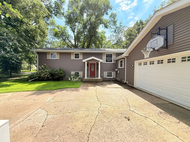 619 N 10th St, Montevideo, MN 56265