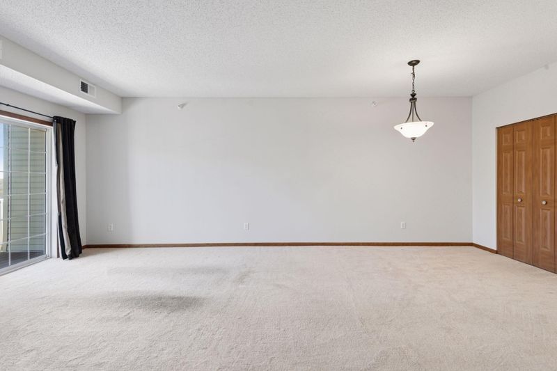 114200 Hundertmark Rd #404, Chaska, MN 55318
