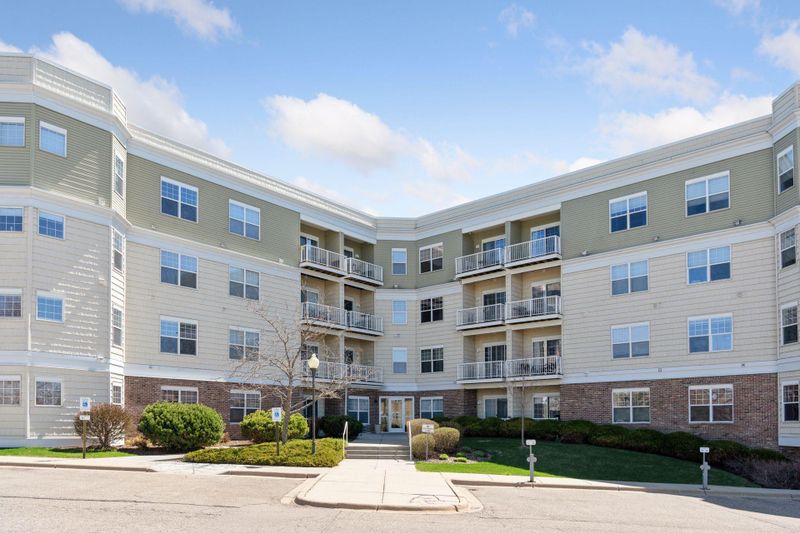 114200 Hundertmark Rd #404, Chaska, MN 55318