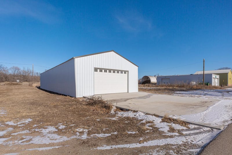 201 Bloomer St W, Morristown, MN 55052