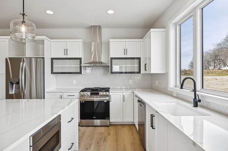10072 Corral Ct, Victoria, MN 55386